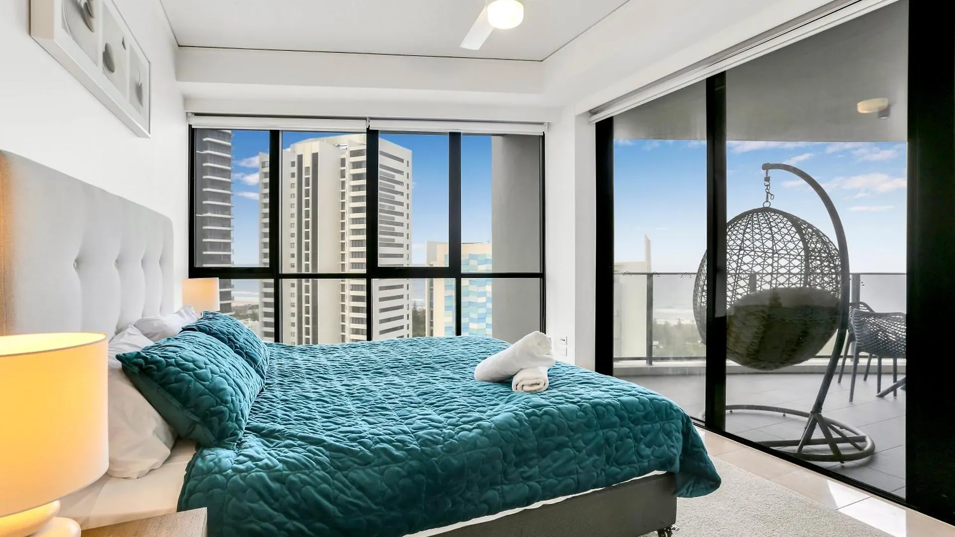 Stunning 2Br2B Spectacular Ocean Views Daire Gold Coast Avustralya